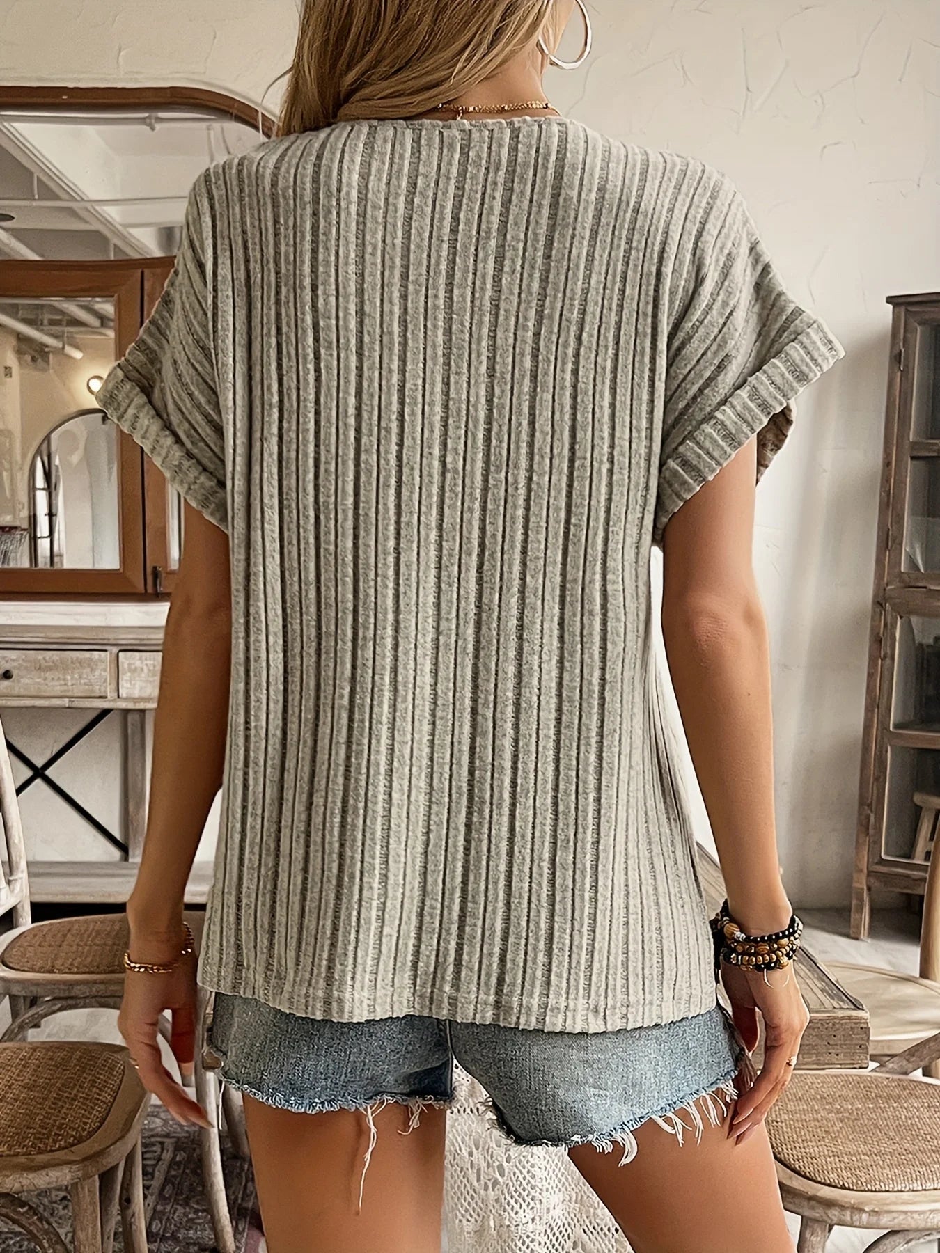 American Casual Style V-Neck Ribbed Knit Short-Sleeve T-Shirt for Women, Summer Loose Fit Slimming Batwing Sleeve Top, Versatile Short Base Shirt for Petite Figures